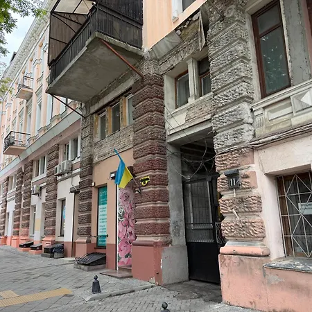 біля дерибасівської